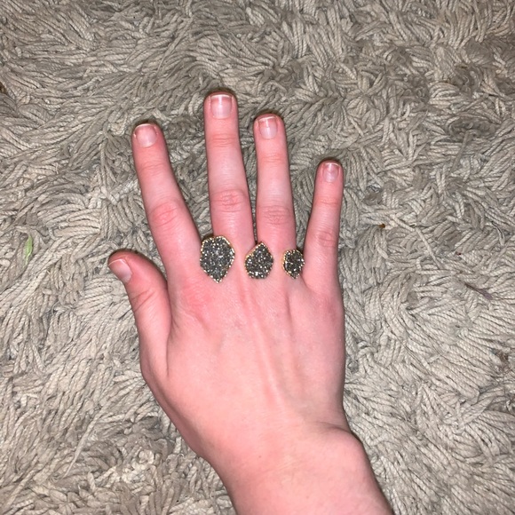 Kendra Scott Ring - Picture 2 of 3